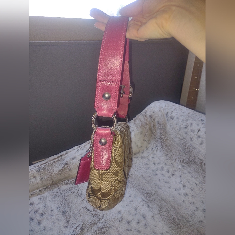 Stylish Tan and Pink Women's Coach Bag - Picture 16 of 16
